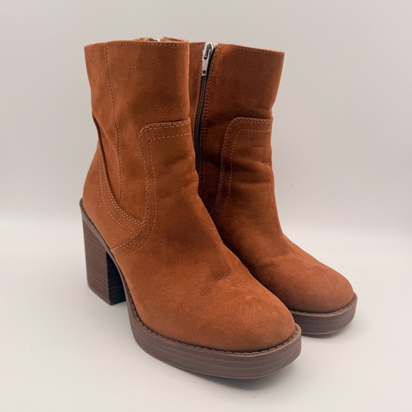 Universal Thread Cognac Faux Suede Ankle Block Heel Boots Women’s Size 7.5 - Picture 3 of 12